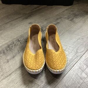 Project Cloud Petunia Memory Foam Sneakers Size 9